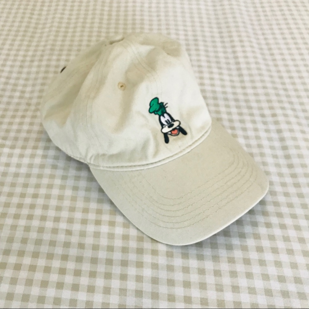 SOLD Disney’s Goofy embroidered baseball cap
